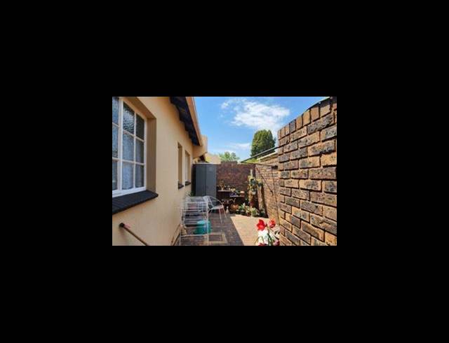 1 BEDROOM TOWNHOUSE FOR SALE IN GLENVISTA